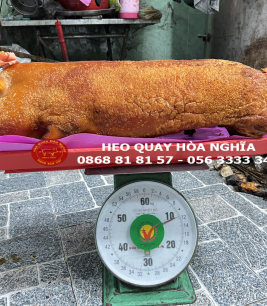 Heo quay nguyên con nổ cốm