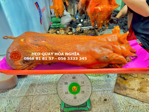 Khách đặt Heo quay cúng Rằm