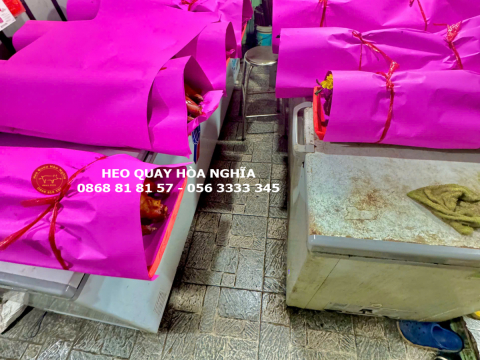 Khách đặt Heo quay cúng Rằm