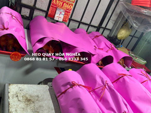 Khách đặt Heo quay cúng Rằm