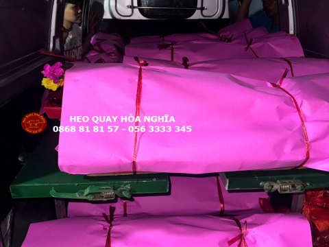 Khách đặt Heo quay cúng Rằm