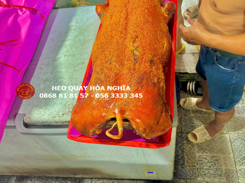 Khách đặt Heo quay cúng Rằm