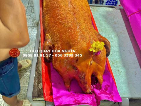 Khách đặt Heo quay cúng Rằm