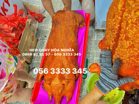 Khách đặt Heo quay cúng Rằm