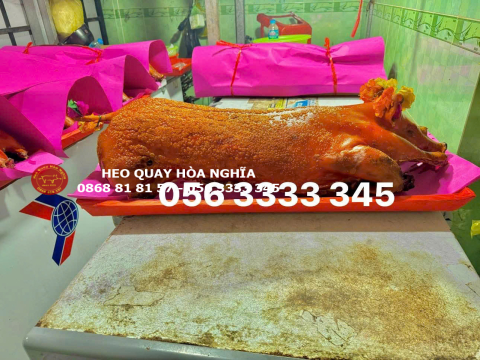 Khách đặt Heo quay cúng Rằm