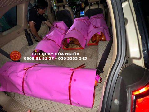 Khách đặt Heo quay cúng Rằm