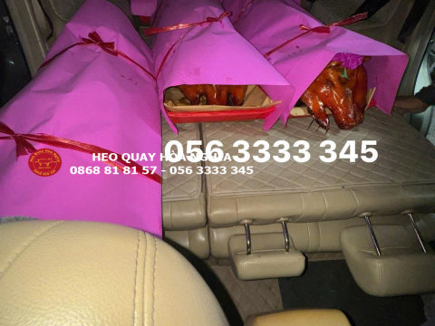 Khách đặt Heo quay cúng Rằm