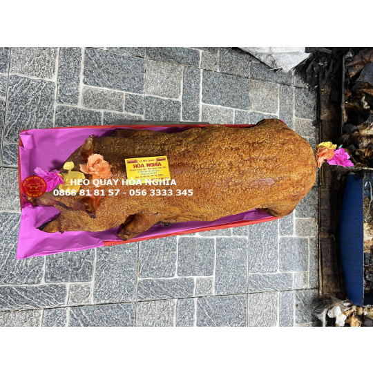 Heo rừng lớn quay nguyên con nổ cốm