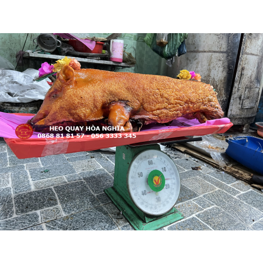 Heo rừng lai lớn quay nguyên con