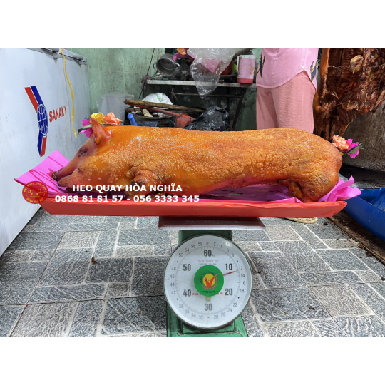 Heo quay nguyên con nổ cốm đẹp